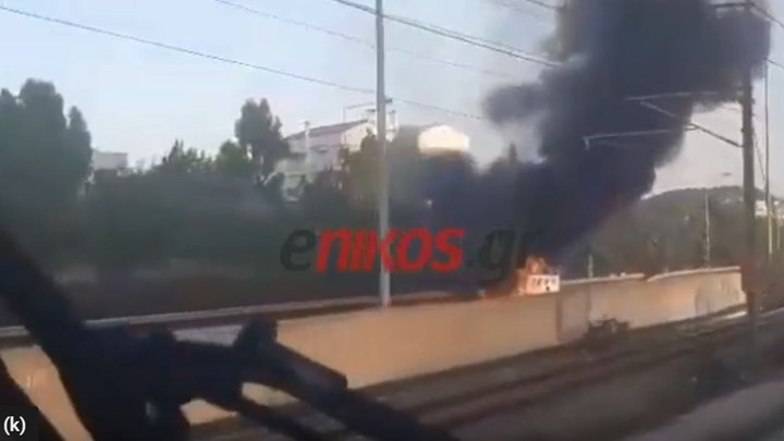 Λεωφορείο τυλίχθηκε στις φλόγες στην Αττική Οδό – ΒΙΝΤΕΟ αναγνώστη