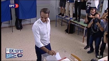 Bloomberg: Οι επενδυτές περιμένουν από τον Μητσοτάκη να αποδείξει ότι είναι φιλικός προς τις επιχειρήσεις