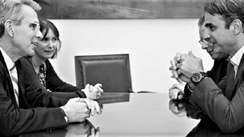 Οι βαθιές ρίζες του αναγεννημένου δικομματισμού