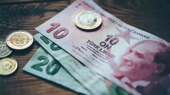 “Βουτιά” της λίρας μετά την καθαίρεση του κεντρικού τραπεζίτη της Τουρκίας