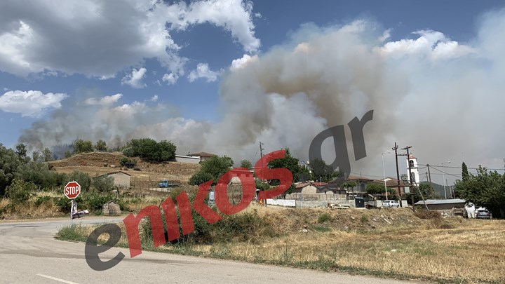 Μάχη με τις φλόγες στη Μακρακώμη – ΦΩΤΟ και ΒΙΝΤΕΟ αναγνώστη