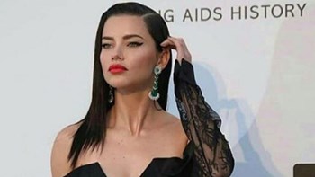 Η Αντριάνα Λίμα απολαμβάνει τις διακοπές της στη Μύκονο – ΦΩΤΟ