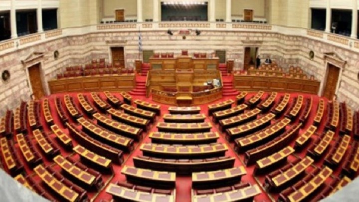 Το άρωμα γυναίκας… δεν ταιριάζει στη Βουλή