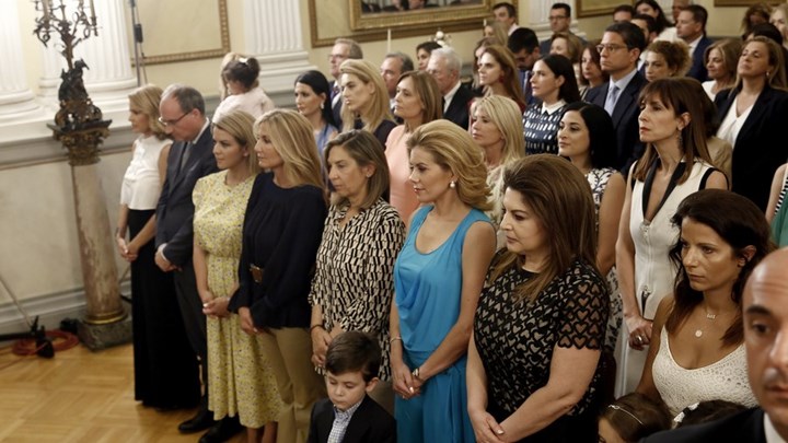 Οι γυναίκες έκλεψαν την παράσταση στην ορκωμοσία της κυβέρνησης – Οι εμφανίσεις που ξεχώρισαν – ΦΩΤΟ