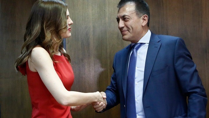 Παράδοση – παραλαβή στο υπουργείο Εργασίας – Βρούτσης: Πρώτη προτεραιότητα η έκδοση των εκκρεμών συντάξεων