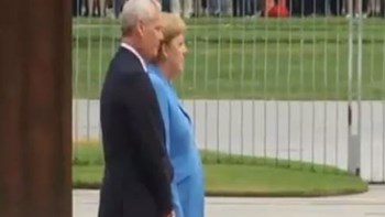 Η Μέρκελ τρέμει ξανά – Νέο βίντεο που προκαλεί ανησυχία για την υγεία της