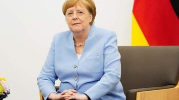 Μέρκελ: Δεν βλέπω λόγο να αλλάξουν οι όροι για την ελάφρυνση του ελληνικού χρέους