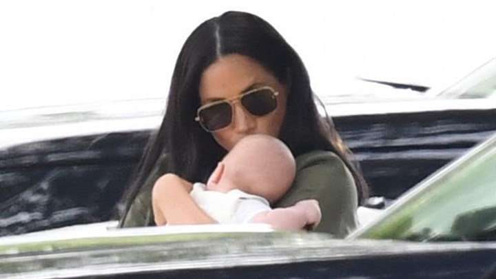 Τρυφερή μαμά η Μέγκαν – Μαζί με τον Άρτσι καμάρωσαν τον Χάρι σε αγώνα πόλο – ΦΩΤΟ