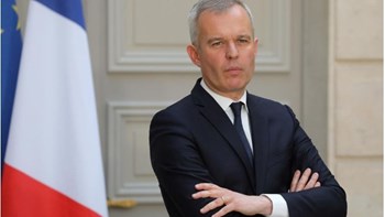 Σκάνδαλο στη Γαλλία – Δεν παραιτείται ο υπουργός Περιβάλλοντος παρά την κατακραυγή
