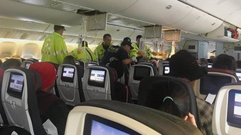 Τρόμος στον αέρα εξαιτίας των αναταράξεων – Τραυματίστηκαν 37 επιβάτες – ΒΙΝΤΕΟ ντοκουμέντο από το εσωτερικό του αεροσκάφους