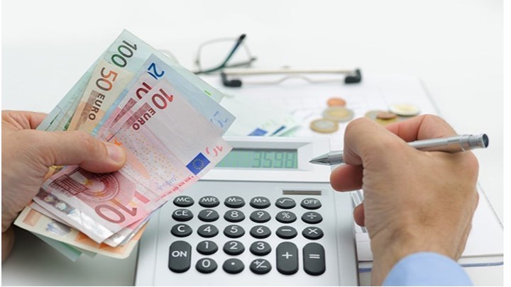 Οι αλλαγές που εξετάζονται για τις 120 δόσεις στην εφορία – Πώς θα εξοφλούνται τα χρέη έως 3.000 ευρώ
