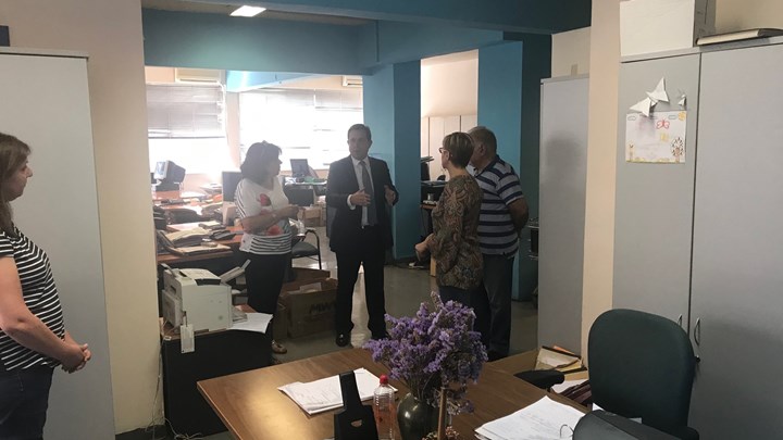 Ο Μηταράκης έκανε “ντου” στο τηλεφωνικό κέντρο του ΕΦΚΑ – Προσπαθούσε να επικοινωνήσει και δεν απαντούσε κανείς