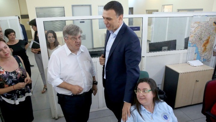 Στην κεντρική υπηρεσία του ΕΚΑΒ ο Κικίλιας – Ποιους εργαζομένους ανέφερε ονομαστικά και ευχαρίστησε δημόσια