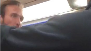 Σοκαριστικό βίντεο: Έπεσαν μπουνιές στο μετρό του Λονδίνου λόγω… παρατήρησης