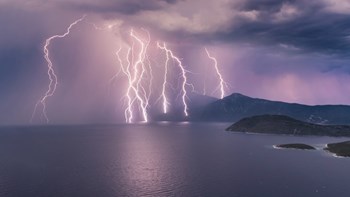 Έκτακτο δελτίο επικίνδυνων καιρικών φαινομένων της ΕΜΥ – Έρχονται καταιγίδες, άνεμοι και χαλάζι