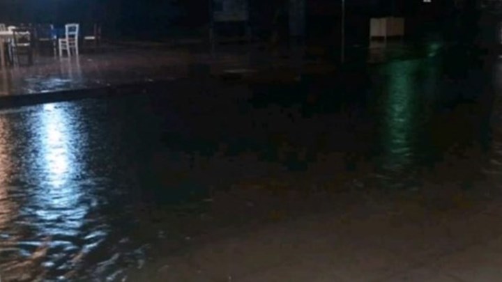 Ισχυρή βροχόπτωση αυτή την ώρα στην Ναύπακτο – Πλημμύρισαν οι δρόμοι – ΒΙΝΤΕΟ