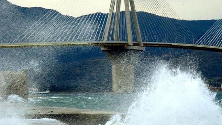 Άνοιξε η γέφυρα Ρίου– Αντιρρίου – Κλειστή η Ιόνια Οδός στο ρεύμα προς Ιωάννινα