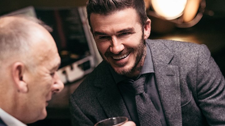 Αυτή είναι η πολυεκατομμυριούχος δικηγόρος που έχει κλέψει την καρδιά του πατέρα του Μπέκαμ – ΦΩΤΟ