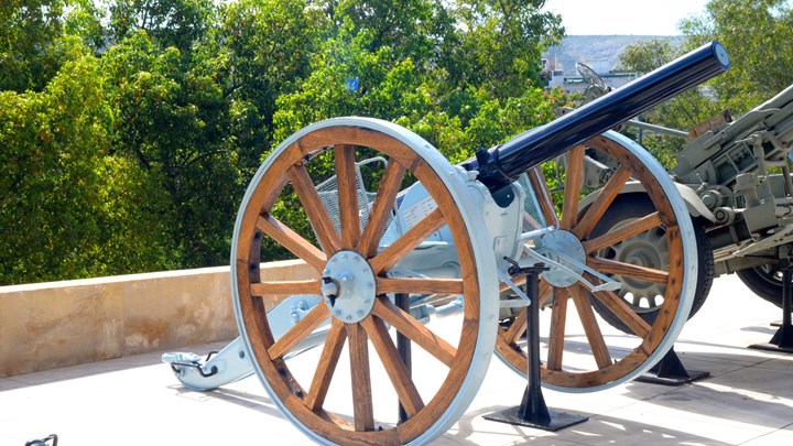Δύο παλαιά πυροβόλα άριστα συντηρημένα στολίζουν το Πολεμικό Μουσείο – ΦΩΤΟ – ΒΙΝΤΕΟ