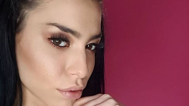 Η Ειρήνη Στεριανού του GNTM πιο σέξι από ποτέ – Έγινε κοκκινομάλλα και ποζάρει με αποκαλυπτικό μαγιό – ΦΩΤΟ