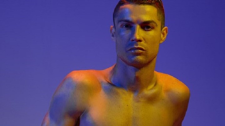 Ο Κριστιάνο βγαίνει από τα ρούχα του και προκαλεί παραλήρημα – ΦΩΤΟ – ΒΙΝΤΕΟ