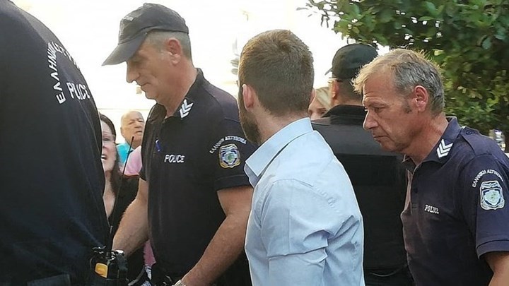 Στο σπίτι του επέστρεψε ο πατροκτόνος της Ζακύνθου: Εύχομαι να καταφέρω να διαγράψω όσα έγιναν τα 27 χρόνια μαρτυρίου – ΒΙΝΤΕΟ