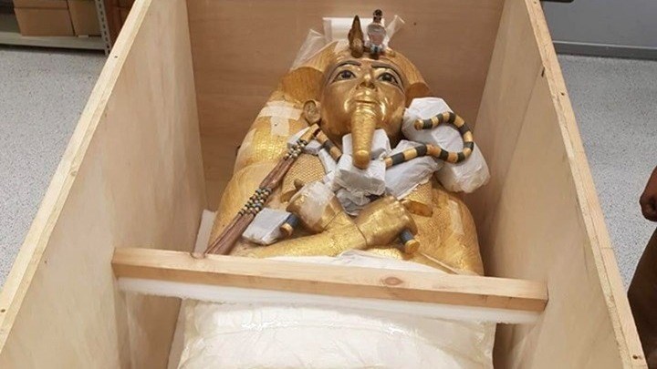 Για πρώτη φορά από το 1922 υπό συντήρηση η επίχρυση σαρκοφάγος του Τουταγχαμών