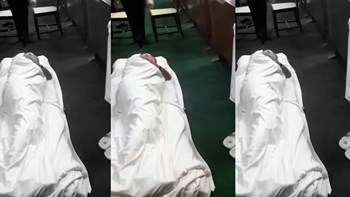 Αρχηγός πολιτικού κόμματος κοιμήθηκε στη μέση του κοινοβουλίου – Έφερε σεντόνια και μαξιλάρι – ΒΙΝΤΕΟ