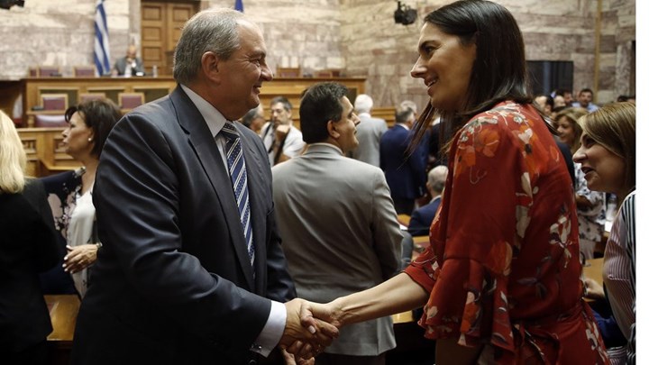 Το πρώτο τετ α τετ Καραμανλή με Δούνια – ΦΩΤΟ