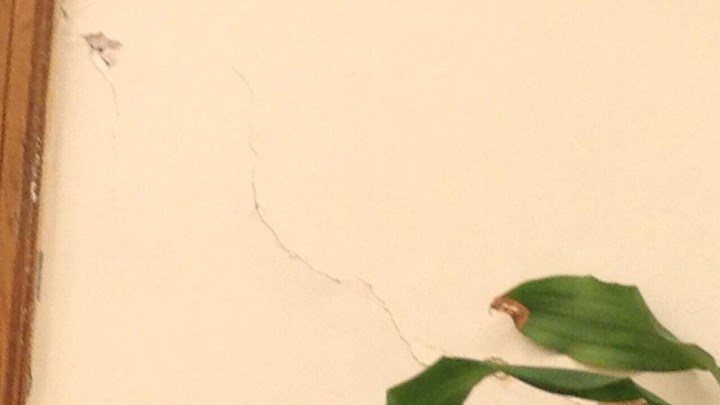 Νέες εικόνες από τις ρωγμές σε τοίχους στο κτίριο της Βουλής – ΦΩΤΟ