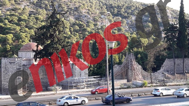 Κατέρρευσε μέρος του οχυρωματικού περιβόλου στη Μονή Δαφνίου – ΦΩΤΟ αναγνώστη