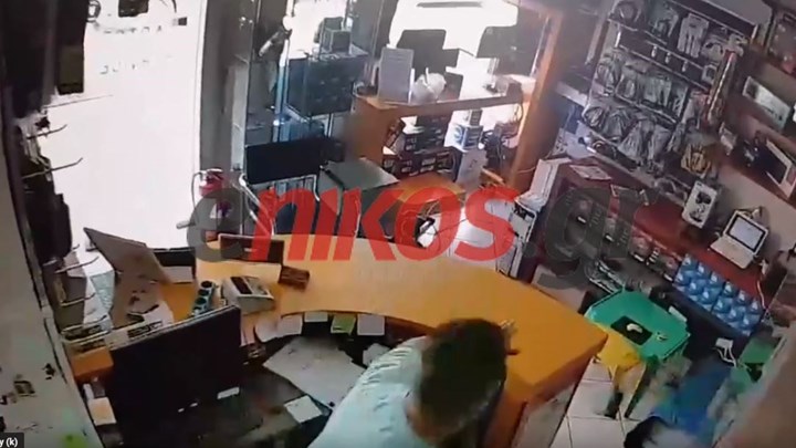 Η στιγμή που ο σεισμός των 5,1 Ρίχτερ “ταρακούνησε” την Αθήνα – ΒΙΝΤΕΟ αναγνώστη