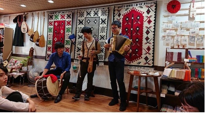 Ιάπωνας διοργανώνει στο Κιότο ποντιακές βραδιές με λύρα, νταούλι και Καζαντζάκη