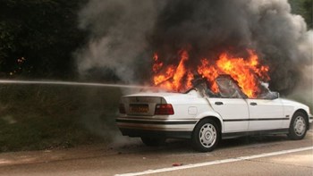 Ήρωας γιατρός έσωσε μάνα και παιδί από φλεγόμενο όχημα – ΦΩΤΟ