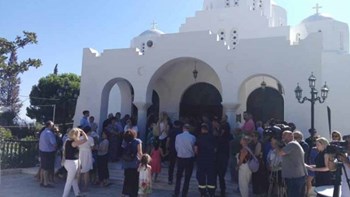 Ράγισαν και οι πέτρες στο ετήσιο μνημόσυνο για τα θύματα της φονικής πυρκαγιάς στο Μάτι – ΦΩΤΟ – ΒΙΝΤΕΟ