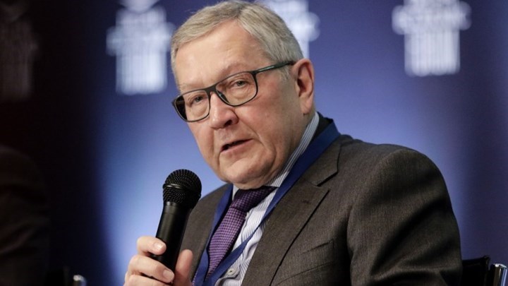 Ρέγκλινγκ: Μειώσεις φόρων αν βγαίνουν τα νούμερα – Τι είπε για το αφορολόγητο