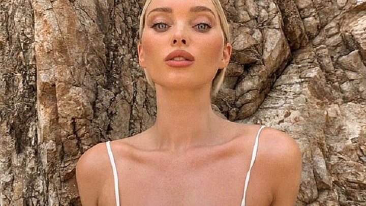 Η Έλσα Χοσκ ποζάρει με λευκό μπικίνι και προκαλεί … εγκεφαλικά – ΦΩΤΟ