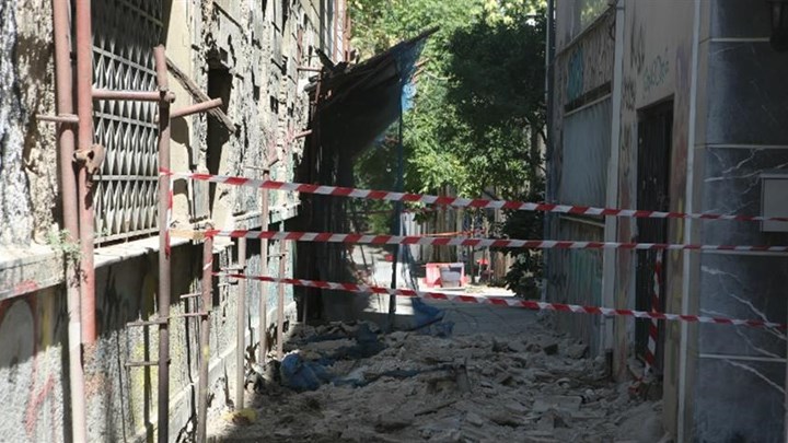 Μηχανικοί καταγράφουν τις ζημιές από τον σεισμό στην Αττική – ΒΙΝΤΕΟ