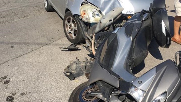 Τροχαίο ατύχημα στα Σπάτα – Ένας τραυματίας – ΦΩΤΟ