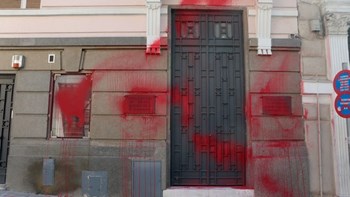 Ποινική δίωξη σε δύο μέλη του Ρουβίκωνα για την επίθεση στα γραφεία του ΣΕΒ