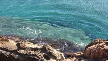 Ήταν νεκρός επί δύο ημέρες στα βράχια – Ποια σενάρια εξετάζουν οι αρχές στην Κρήτη