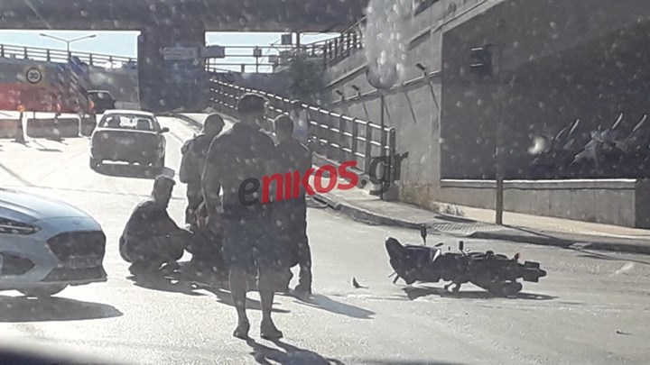 Καραμπόλα πέντε οχημάτων στο Μοσχάτο – Στο νοσοκομείο τραυματίας – ΦΩΤΟ αναγνώστη