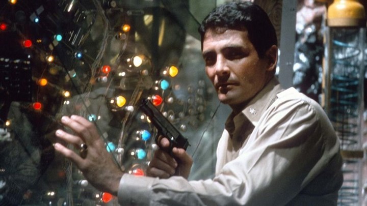 Πέθανε γνωστός ηθοποιός – Είχε παίξει σε ταινίες του Τζέιμς Μποντ – ΒΙΝΤΕΟ