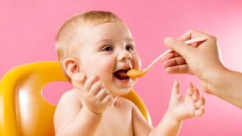 Προσοχή: Υπερβολική ζάχαρη στις βρεφικές τροφές – Οι ειδικοί προειδοποιούν