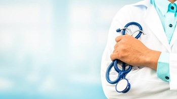 Φρίκη: Γιατρός-τέρας κατηγορείται ότι κακοποίησε τουλάχιστον 95 αγόρια