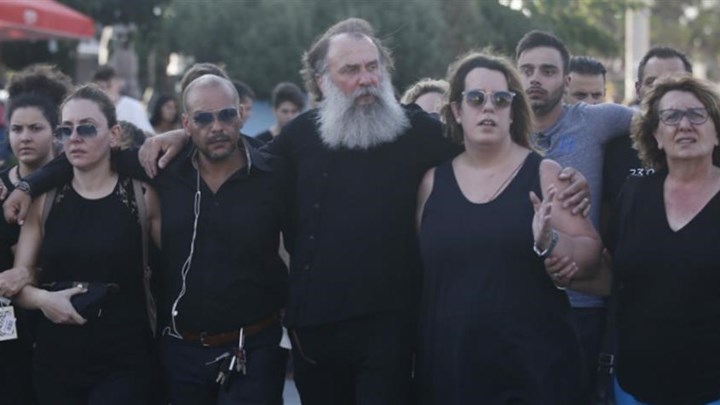 Πορεία μνήμης για τους 102 νεκρούς της πυρκαγιάς στο Μάτι – ΦΩΤΟ