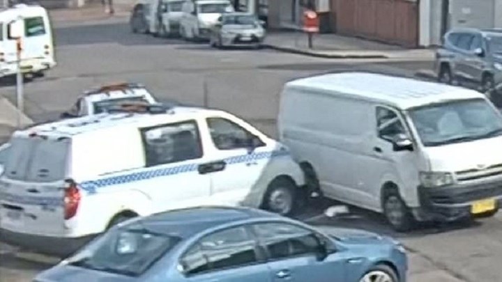 Φορτηγάκι που μετέφερε ναρκωτικά αξίας 140 εκατ. δολαρίων έπεσε πάνω σε περιπολικό – Συνελήφθη ο οδηγός – ΒΙΝΤΕΟ