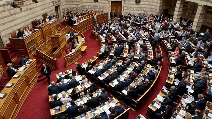 Στη σκιά των προγραμματικών δηλώσεων