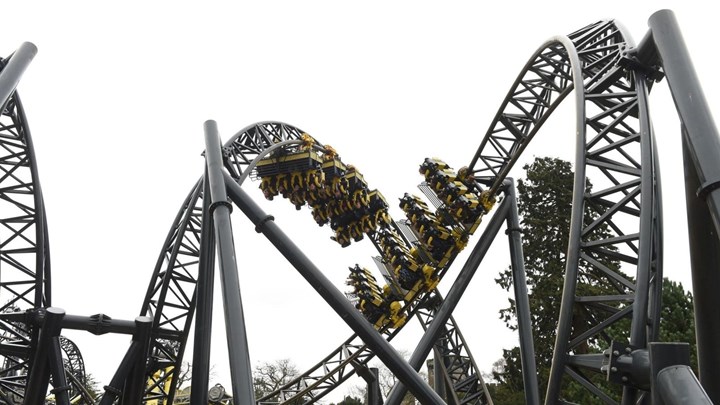 Τρόμος στο τρενάκι – Έμειναν για 20 λεπτά ακινητοποιημένοι σε ύψος 30 μέτρων – ΒΙΝΤΕΟ