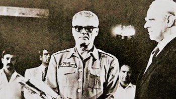 Ο θυμωμένος πρέσβης και το ντιμπέιτ βασιλικών-δημοκρατικών του 1974